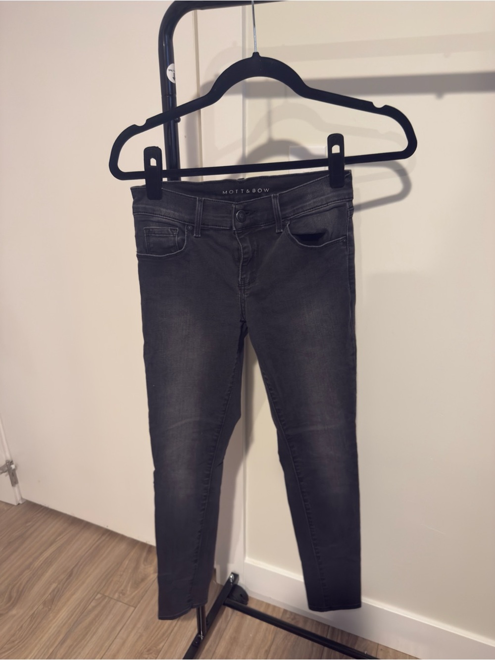 Mott & Bow Women's Charcoal Skinny Jeans